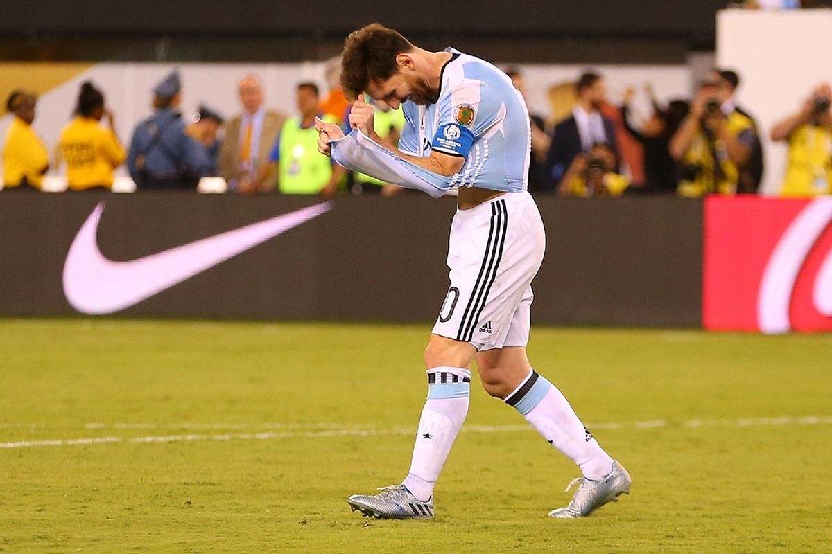 Argentina trước nguy cơ lỡ hẹn với World Cup 2018: Kẻ cô đơn Messi - 2