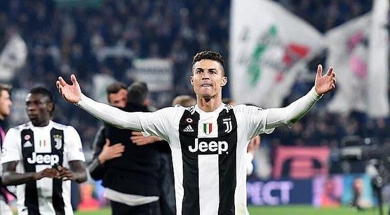 Cristiano Ronaldo và Diego Maradona