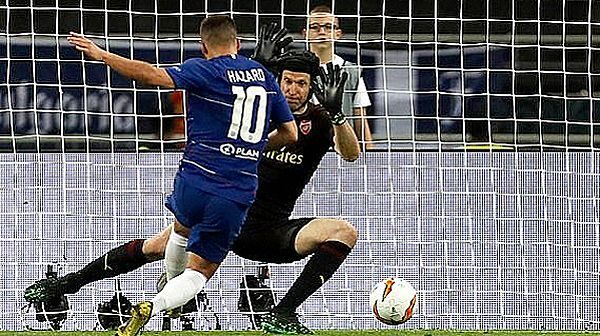 Hazard đệm lòng kết liễu Arsenal