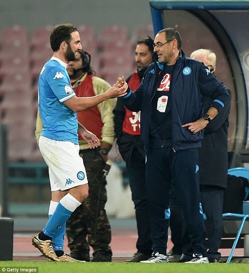 Higuain từng là học trò của HLV Sarri khi hai người cùng đầu quân cho Napoli