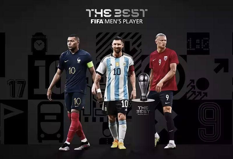 Messi rê bóng trong trận đấu