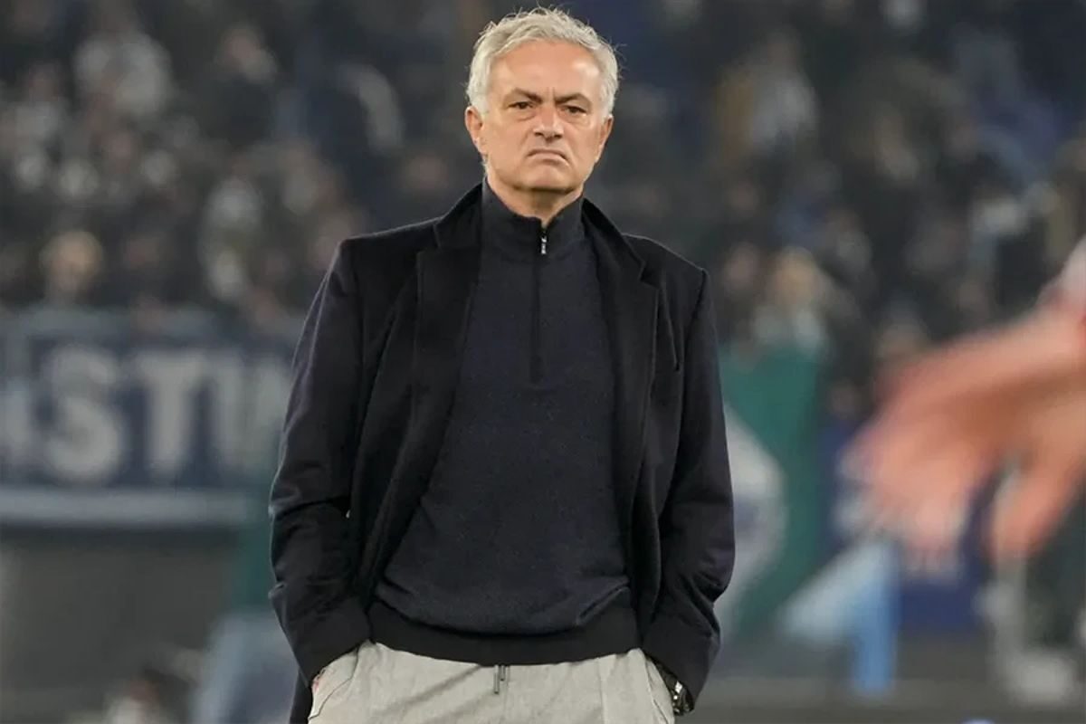 Mourinho cho rằng MU hỗ trợ hết mình cho Ten Hag, còn ông thì không nhận được điều đó.