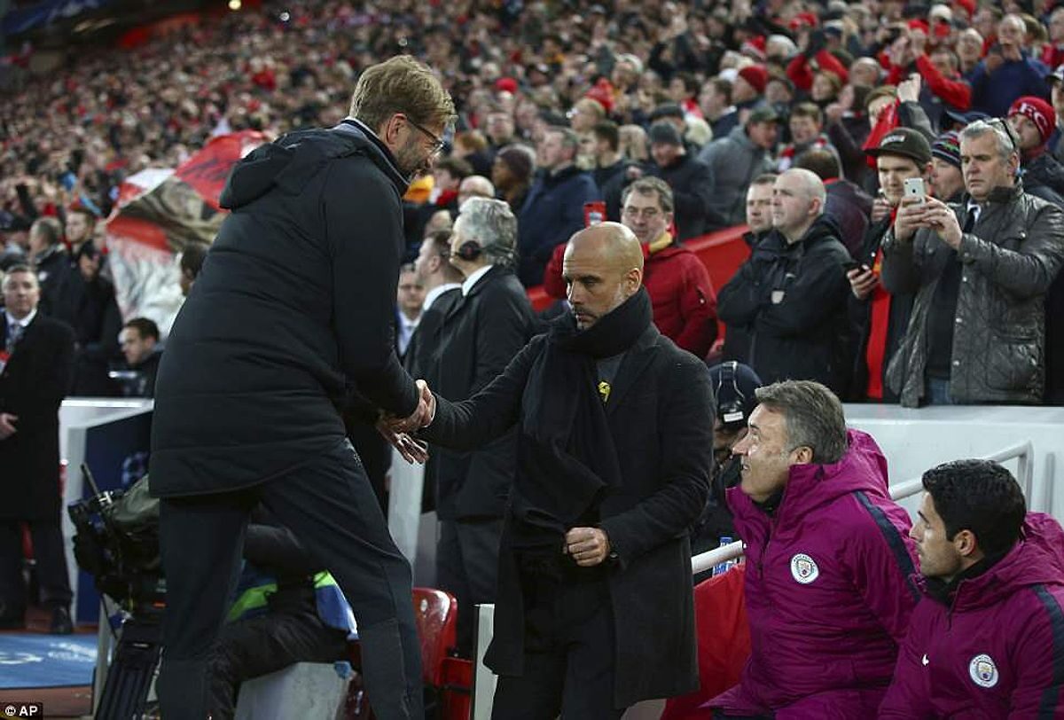 Pep cũng ám chỉ bàn thắng của Salah việt vị và không hài lòng với trọng tài