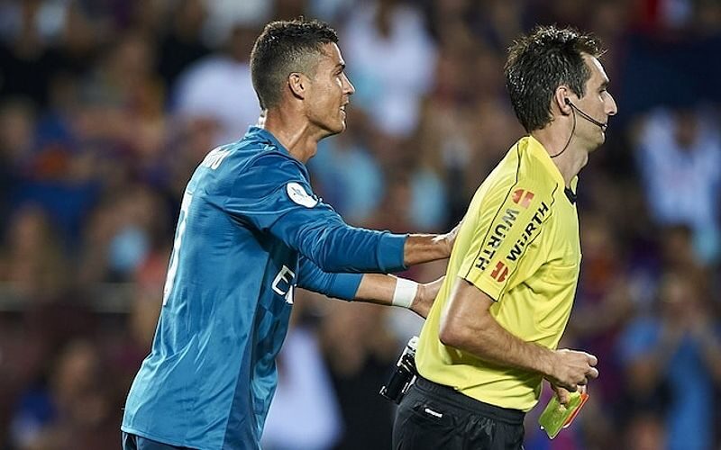 Ronaldo ăn mừng sau khi ghi bàn