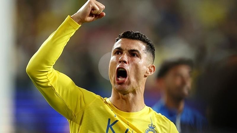 Ronaldo bật khóc sau thẻ đỏ